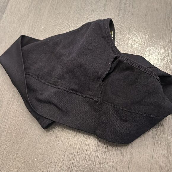 Juicy Couture Sports‎ Bra Medium Black Gold Studded Logo Straps Activewear - Picture 6 of 7